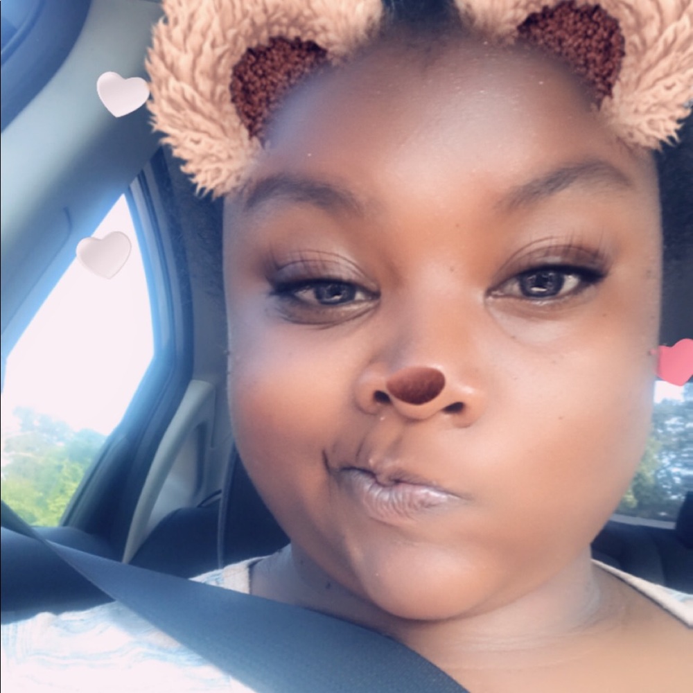 Meet your Posher, Caitlin